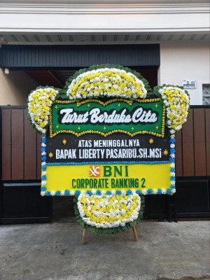 Papan Bunga Duka di Kutamandiri