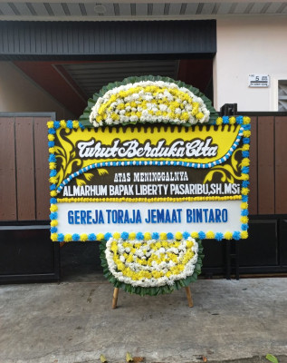 Papan Bunga Duka di Kutamandiri