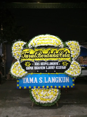 Papan Bunga Duka di Kutamandiri