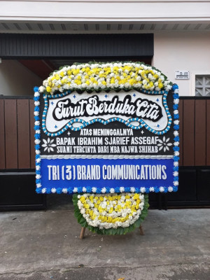 Papan Bunga Duka di Kutamandiri